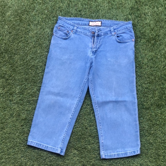 Denim capri 💙 - Picture 3 of 8